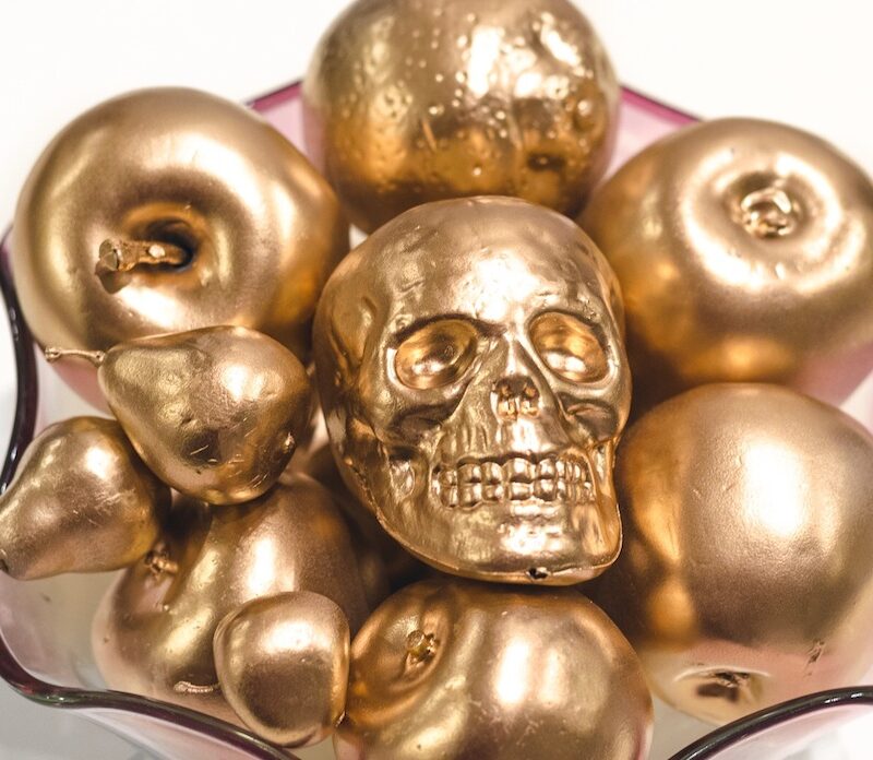 DIY Golden Skulls Halloween Decor Project